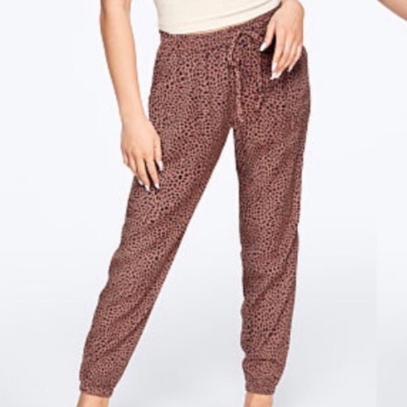 Victoria's Secret Pants - Victoria Secret Pink Easy Lightweight Joggers Leopard Pants Size L Large